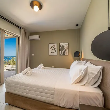 Vila Katoikia Dio By *