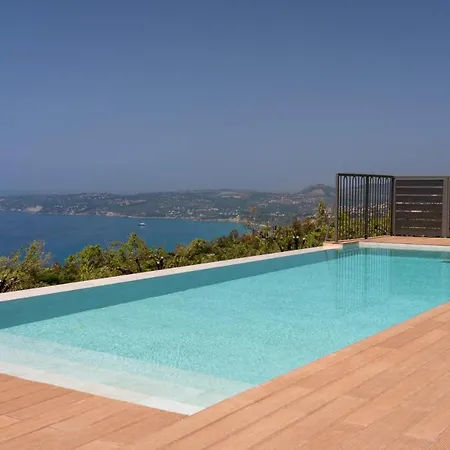 Vila Katoikia Dio By *